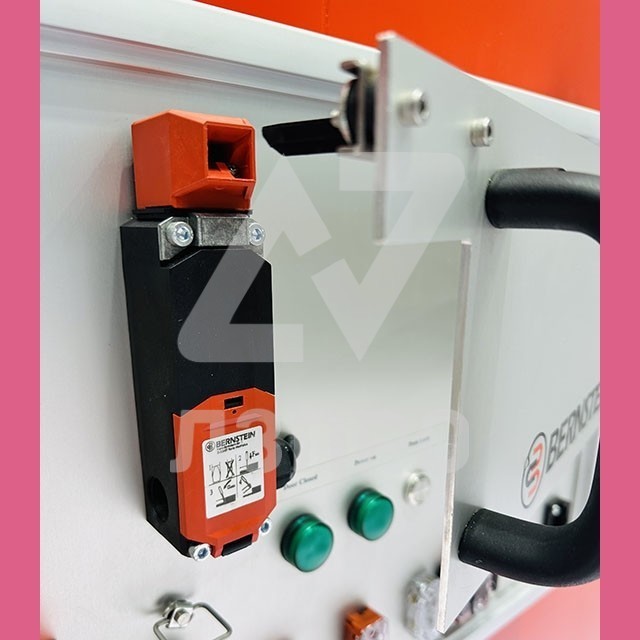 Выключатель для двери (SWITCH SAFETY 2 NC/2 NO LOCKING) 601.8119.045 BERNSTEIN