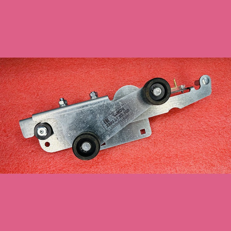 Замок двери шахты левый ЛЛТ 900-Л (нового образца) 2390.01.02.100 МЭЛ